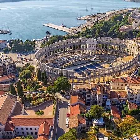 Superb Arena View Apartment Pula