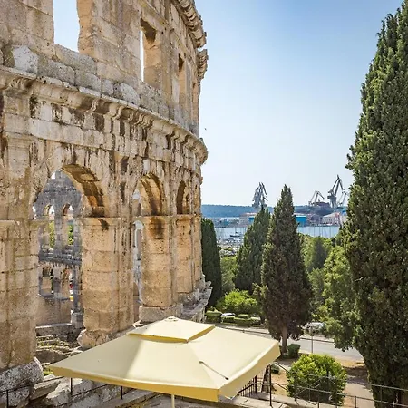 Superb Arena View Apartment Pula