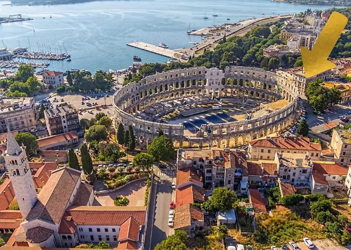 Superb Arena View Апартаменти Пула